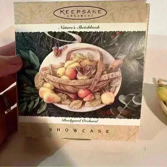1995 Hallmark Marjolein Bastin Sketchbook Backyard Orchard Ornament - Picture 6 of 6
